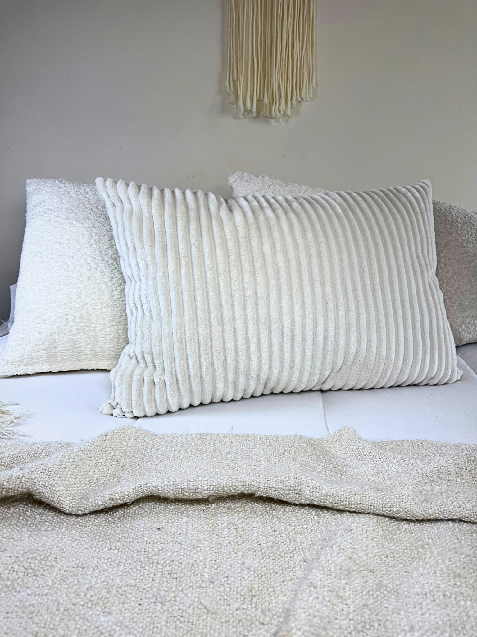 Cojín Almohada Chenille Rayas con Relleno color Off white (Reversible) 60 X 40