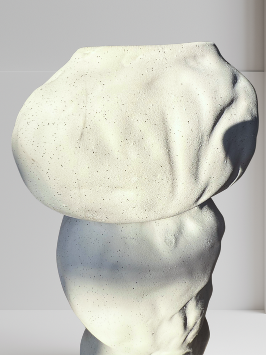 Jarrón Escultórico Abstracto de Cerámica Blanca
