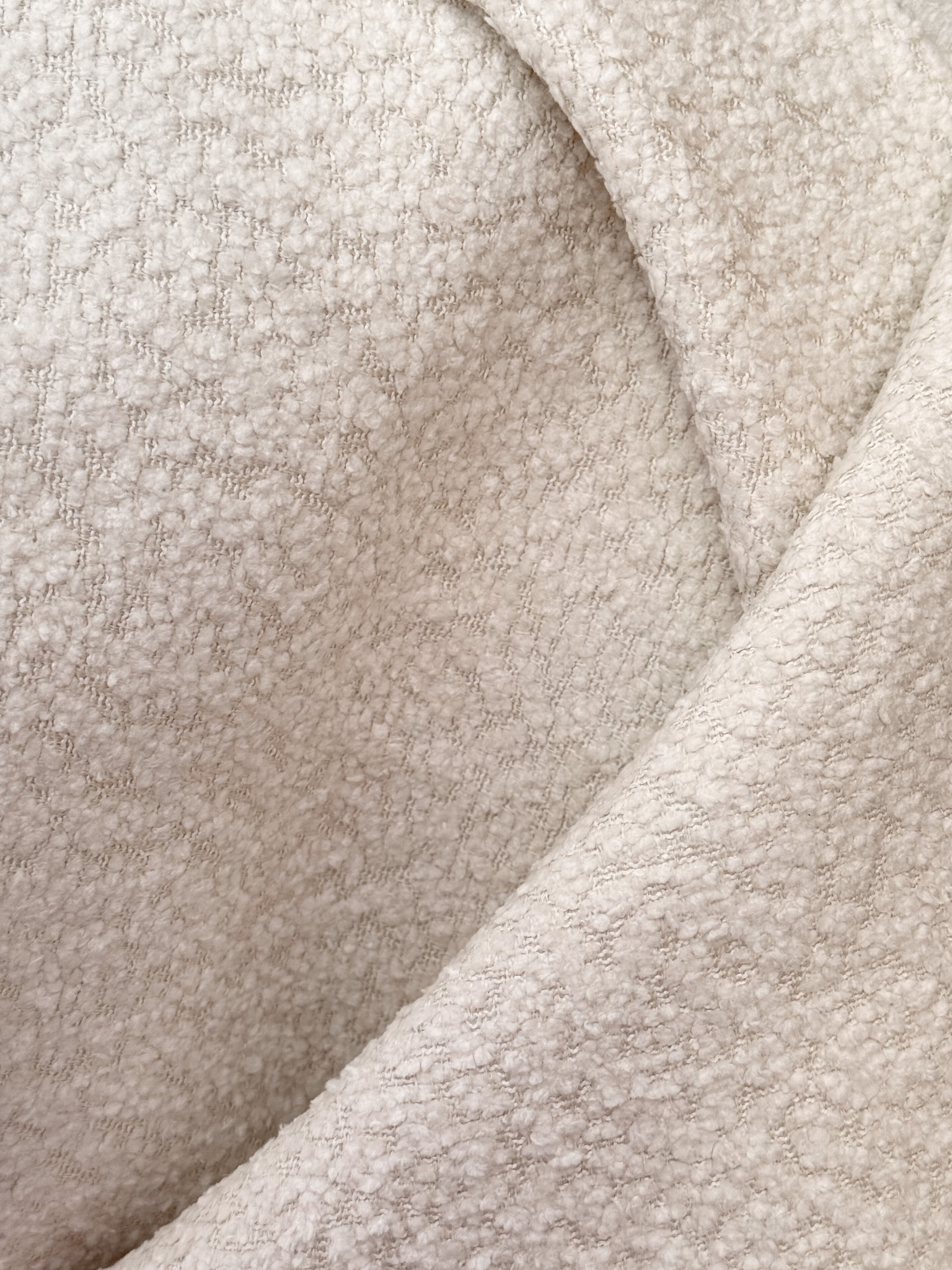 Respaldo de Cama Asimétrico Aurora Bouclé Off-White