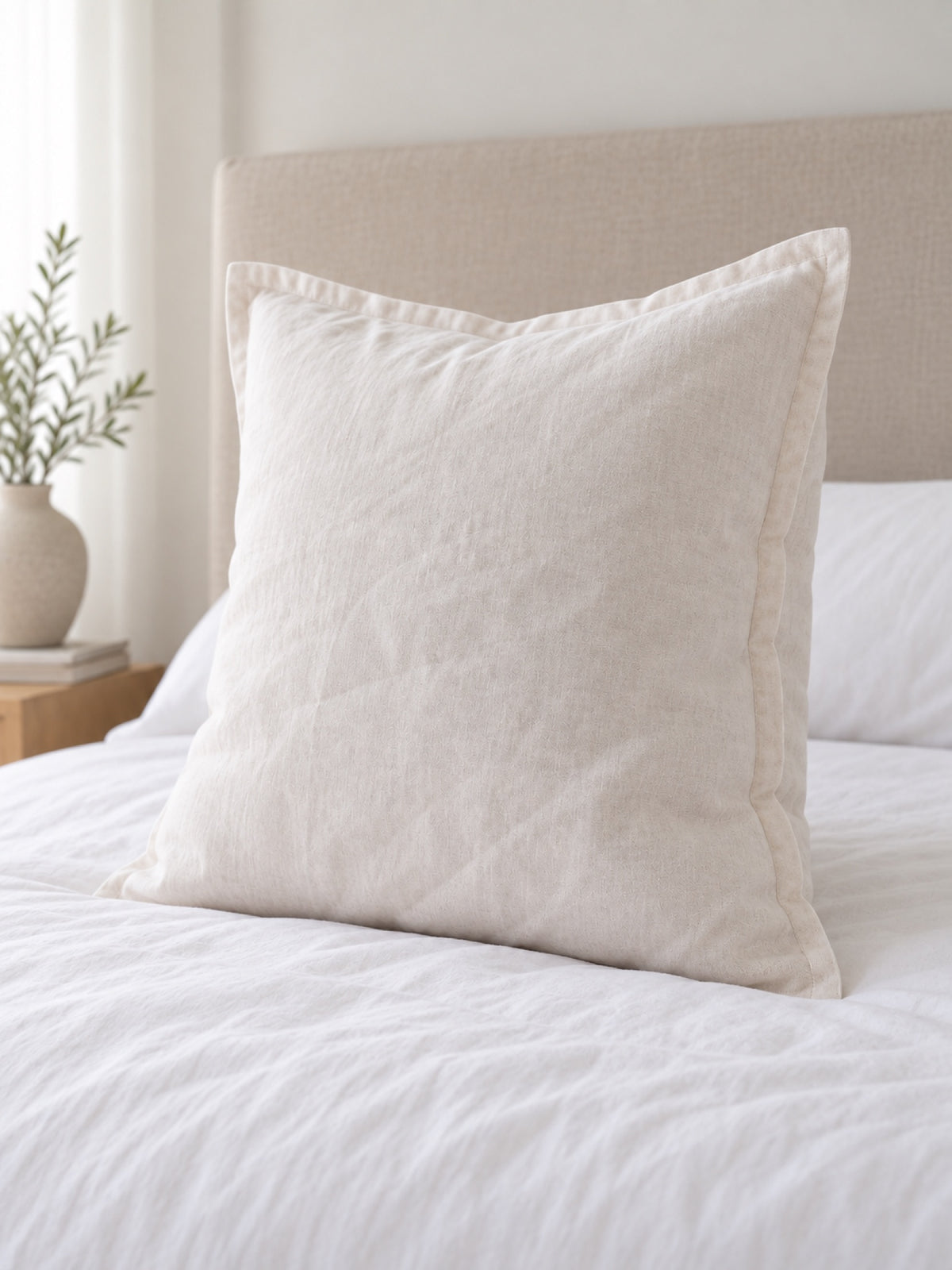 Funda de Cojín Lino Francés 100% natural Modelo Pestaña 60 x 60 cm — Crudo, vista lateral